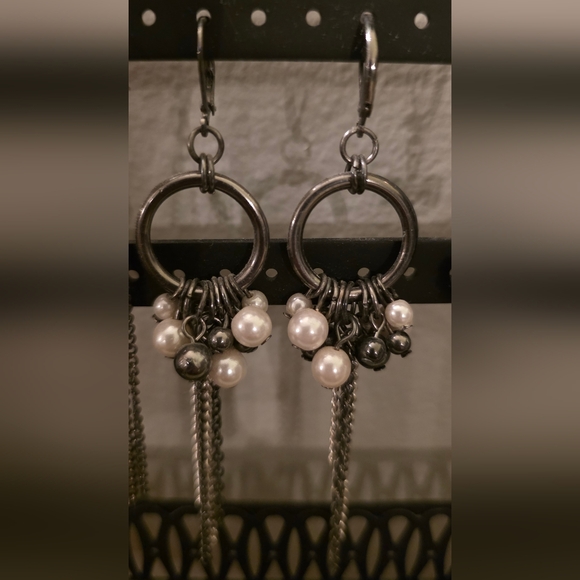 Jewelry - Edgy Gunmetal & Pearl Tassel Drop Earrings – Mixed Multi-Tone